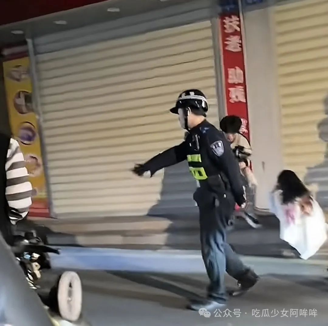 700w男网红捧红擦边女友涨粉300w,女友反手送他一片青青草原,两人街头怒骂视频曝光!