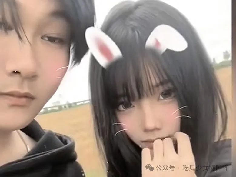 700w男网红捧红擦边女友涨粉300w,女友反手送他一片青青草原,两人街头怒骂视频曝光!