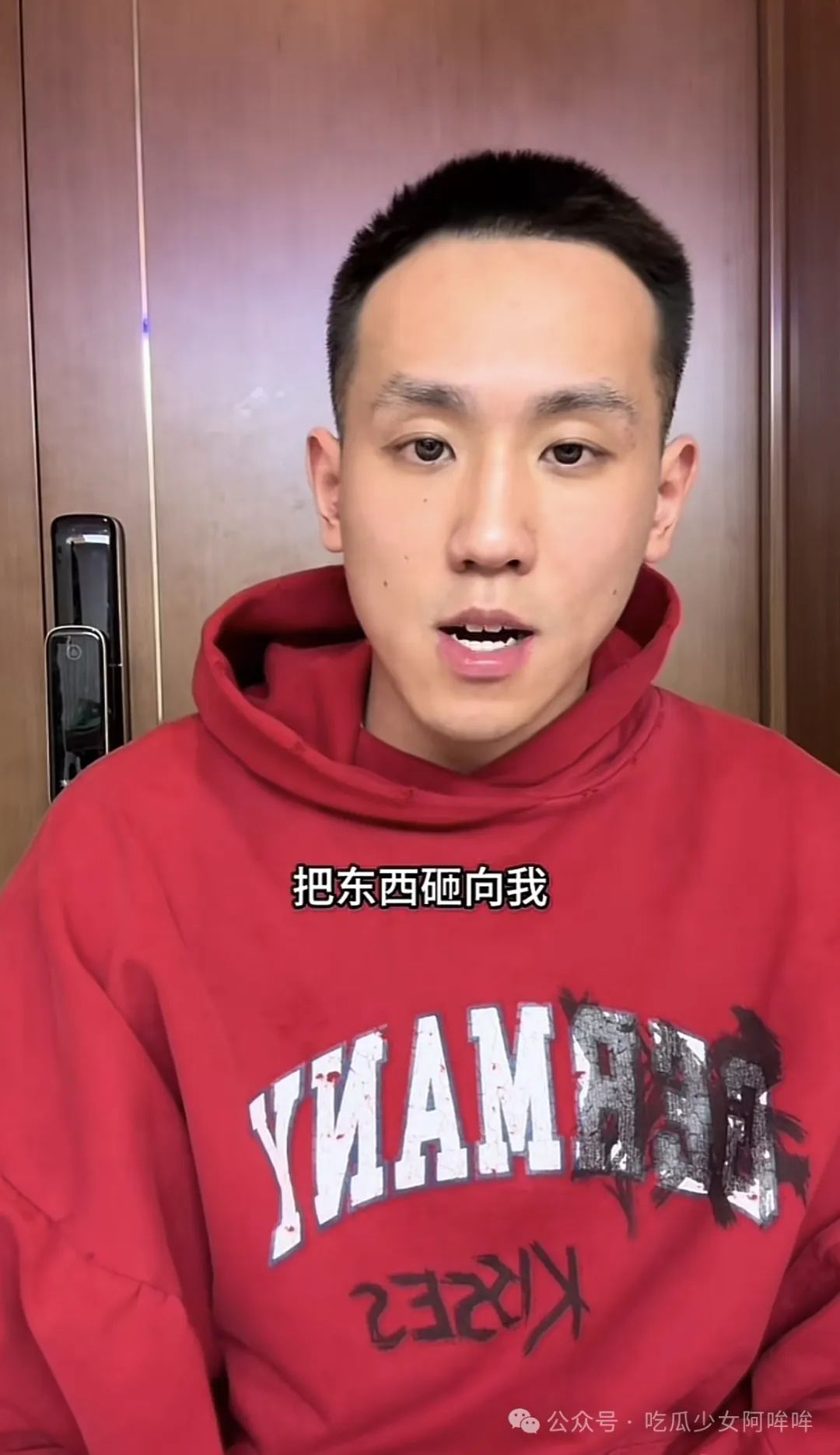 三观炸裂!最绿茶的百万女网红,跟男友确定关系第二天就去找榜一男闺蜜做饭。自己受伤却造谣男友家暴,网友:男友实惨!