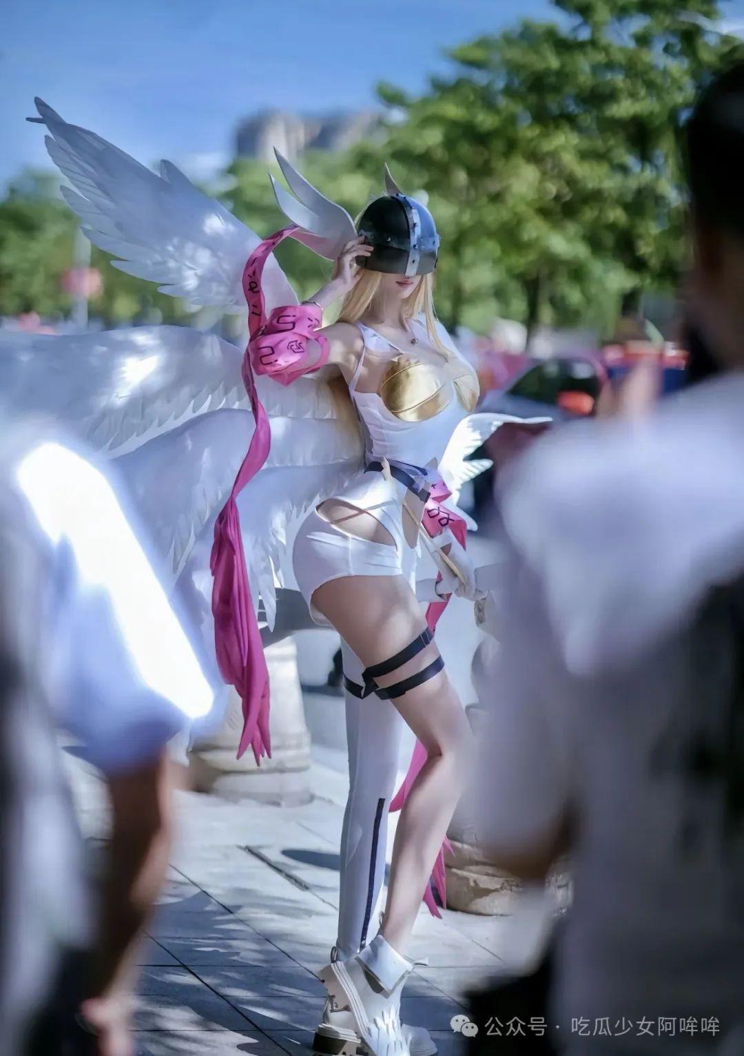 起猛了,看见一米九的天使兽了!美女Coser现身漫展,逆天身材比惊呆众人!还原度100%引热议!
