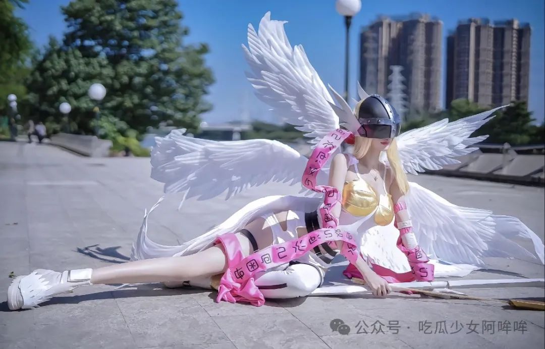 起猛了,看见一米九的天使兽了!美女Coser现身漫展,逆天身材比惊呆众人!还原度100%引热议!